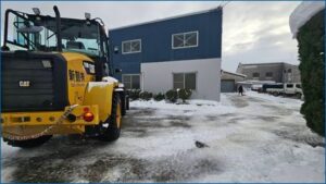 新潟市東区豊|足立金網:敷地・進入路の除雪作業事例